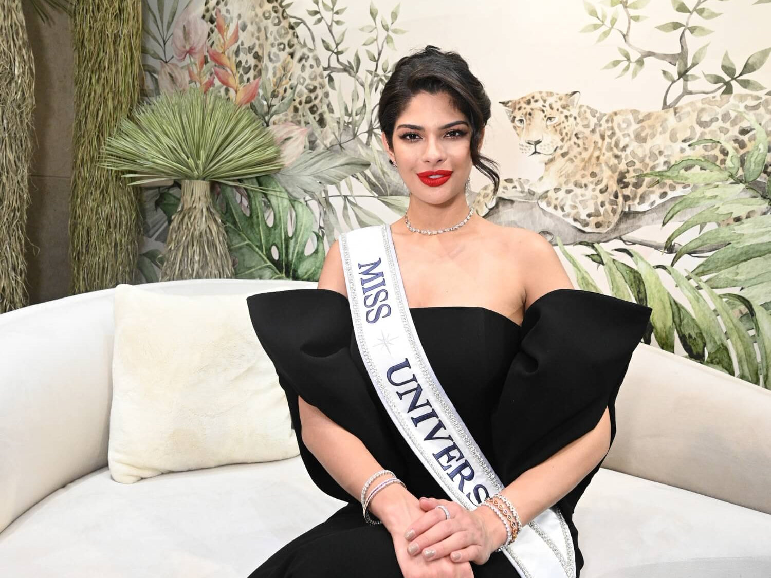 Radiance Unveiled: Miss Universe Sheynnis Palacios Celebrates VVS Gems' Store Opening in Bangkok